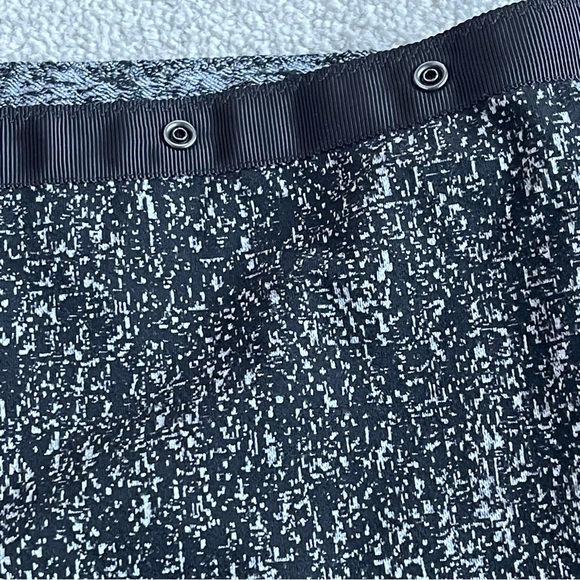 Lululemon Scarf Vinyasa Black And White 1523 - Picture 4 of 7